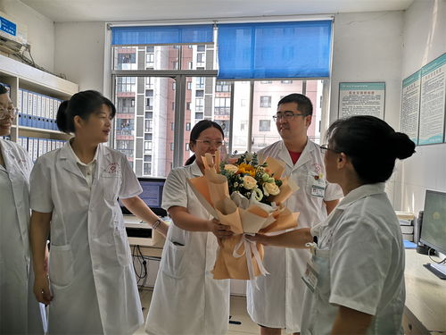 杏林春暖慰仁心 市婦幼保健計(jì)劃生育服務(wù)中心開(kāi)展8.19醫(yī)師節(jié)慰問(wèn)一線工作者活動(dòng)